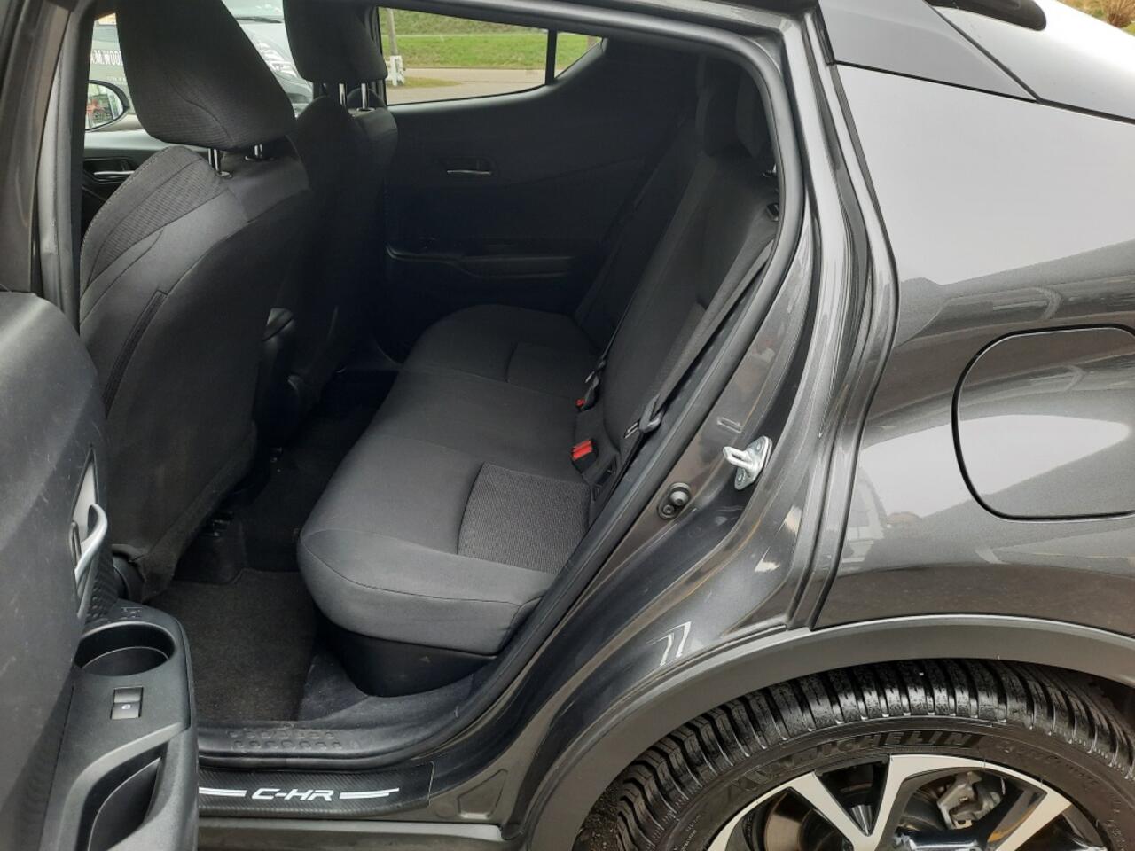 Toyota C-HR 1.8 Hybrid Bus Intro