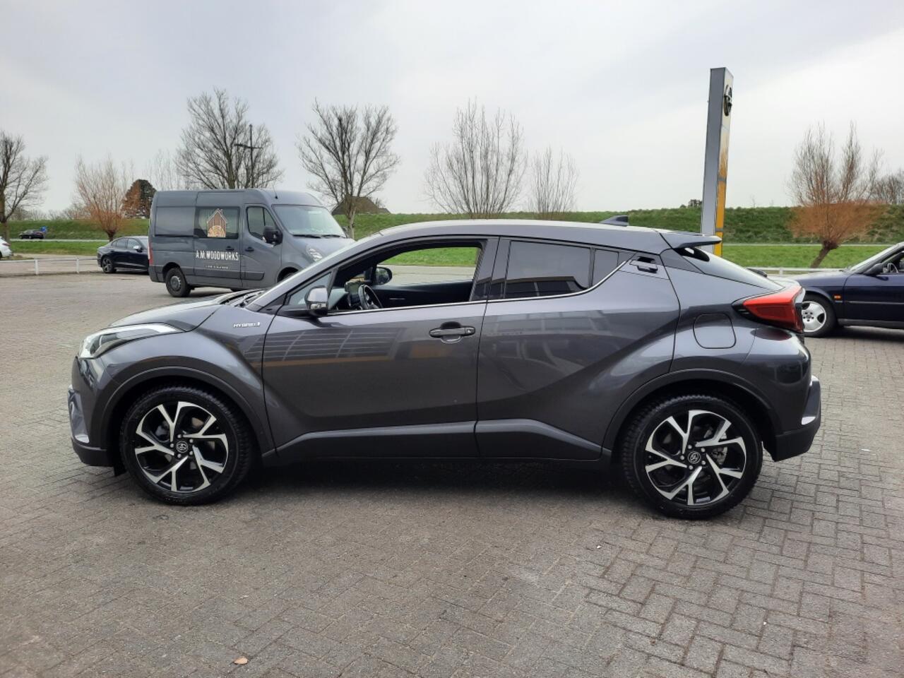 Toyota C-HR 1.8 Hybrid Bus Intro