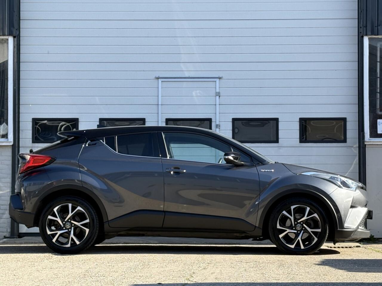 Toyota C-HR 1.8 Hybrid Bi-Tone | Navigatie | Camera | Stoelverwarming