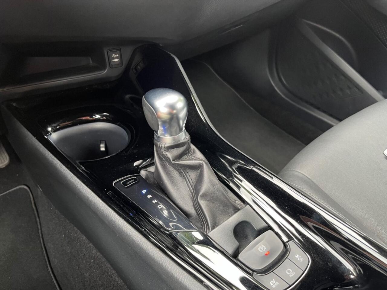 Toyota C-HR 1.8 HYBRID EXECUTIVE / LEDER / CAMERA / NAVI / TREKHAAK / 18'' LMV