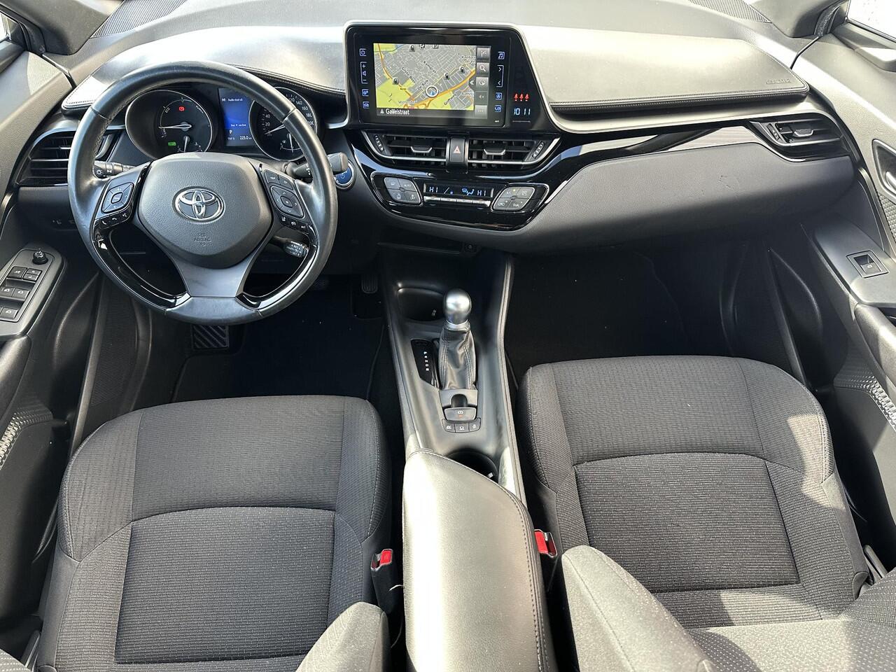 Toyota C-HR 1.8 Hybrid Active / Adaptieve Cruise Control / Navigatie / Airco Climate Control / Achteruitrijcamera