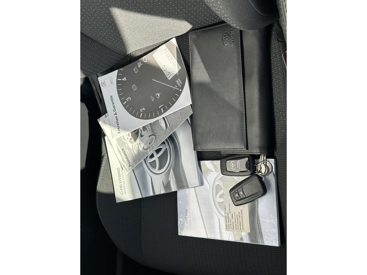 Toyota C-HR 1.8 Hybrid Active / Adaptieve Cruise Control / Navigatie / Airco Climate Control / Achteruitrijcamera