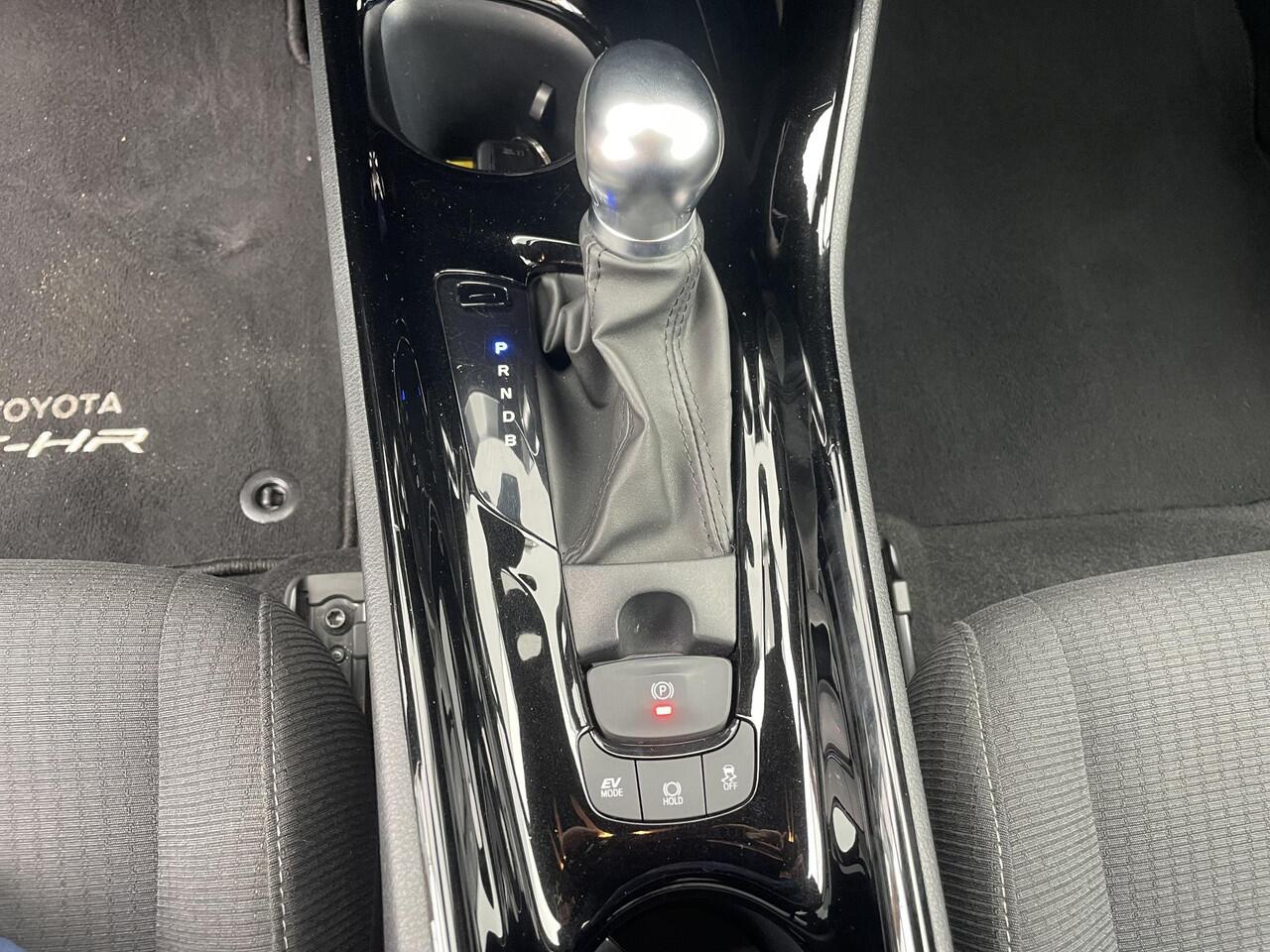 Toyota C-HR 1.8 Hybrid Style Ultimate | Trekhaak | Apple Car Play / Android Auto Navigatie | Dode hoek detectie | Parkeersensoren Enz |