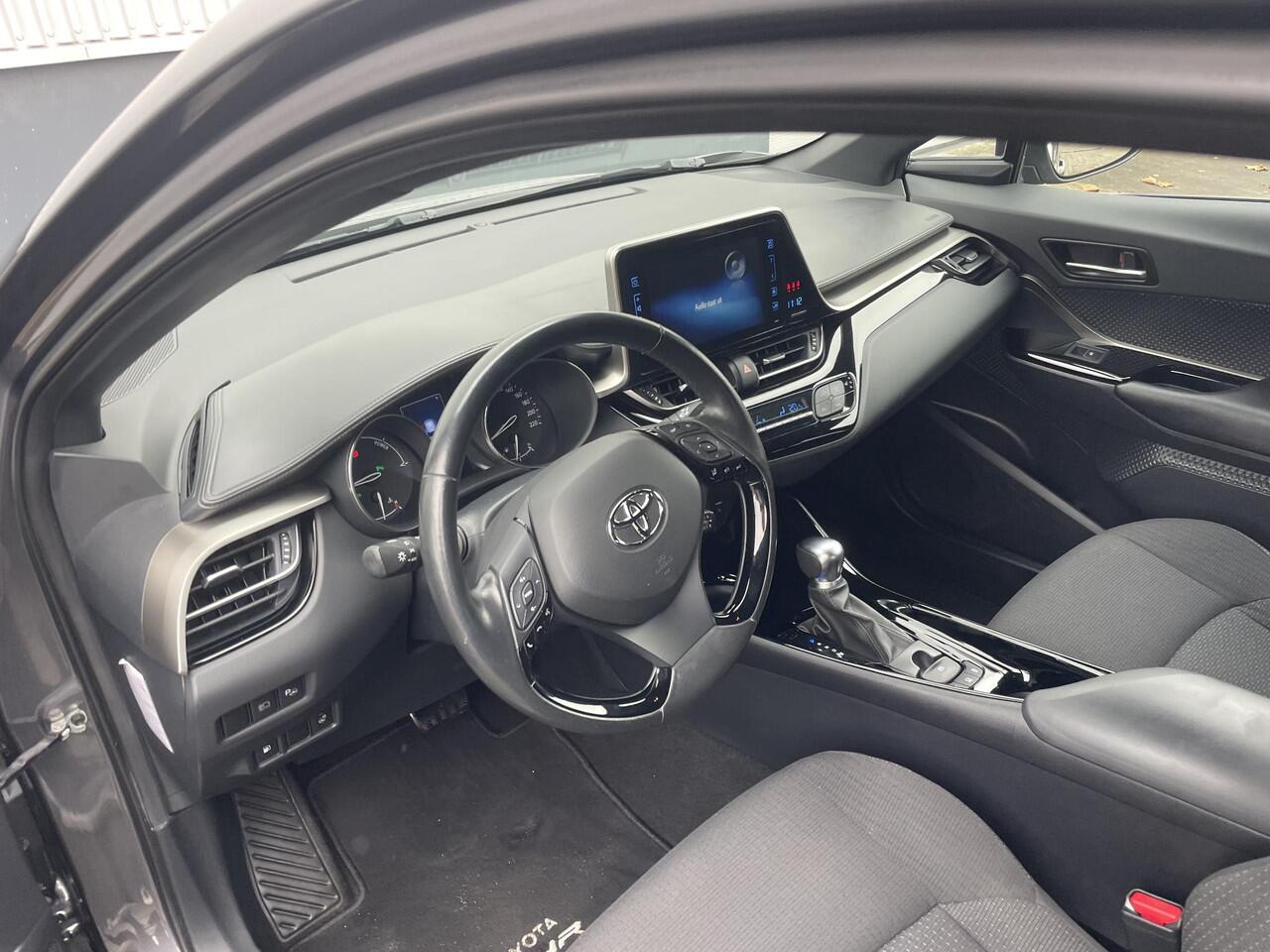 Toyota C-HR 1.8 Hybrid Style Ultimate | Trekhaak | Apple Car Play / Android Auto Navigatie | Dode hoek detectie | Parkeersensoren Enz |