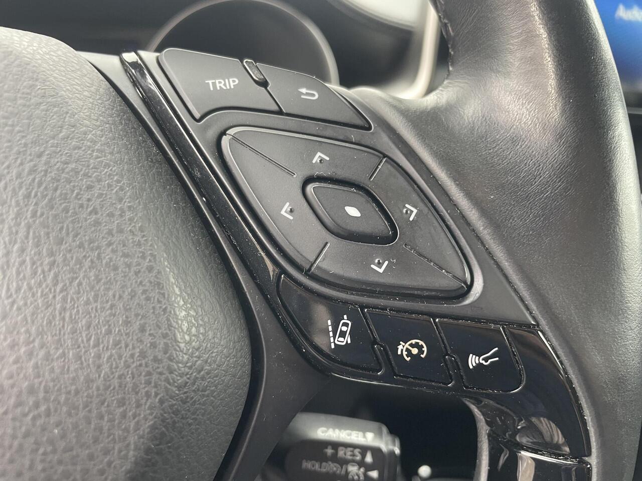 Toyota C-HR 1.8 Hybrid Style Ultimate | Trekhaak | Apple Car Play / Android Auto Navigatie | Dode hoek detectie | Parkeersensoren Enz |