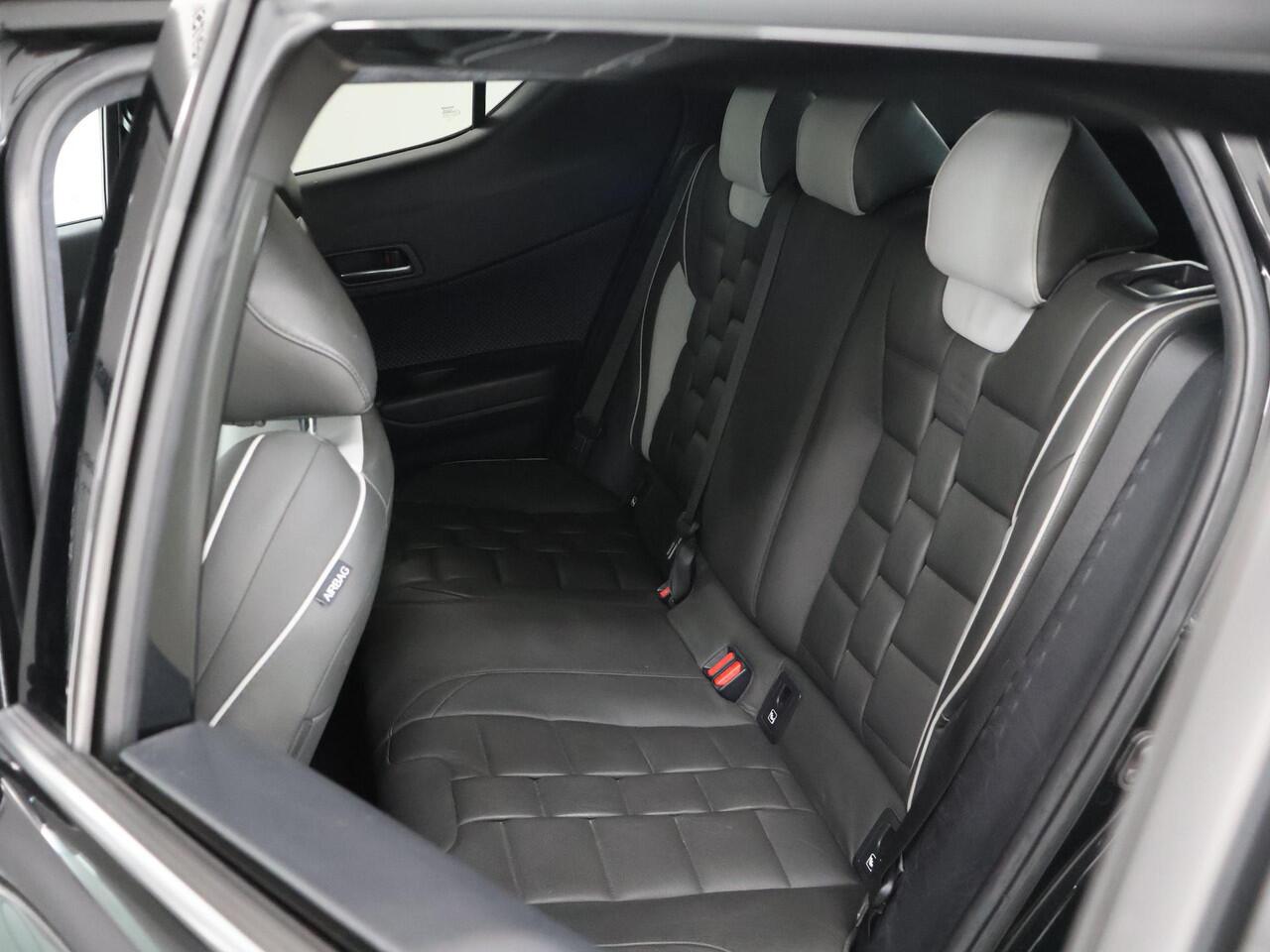 Toyota C-HR 1.8 Hybrid Adventure | Navigatie | Parkeercamera | Stoelverwarming | Keyless Go |