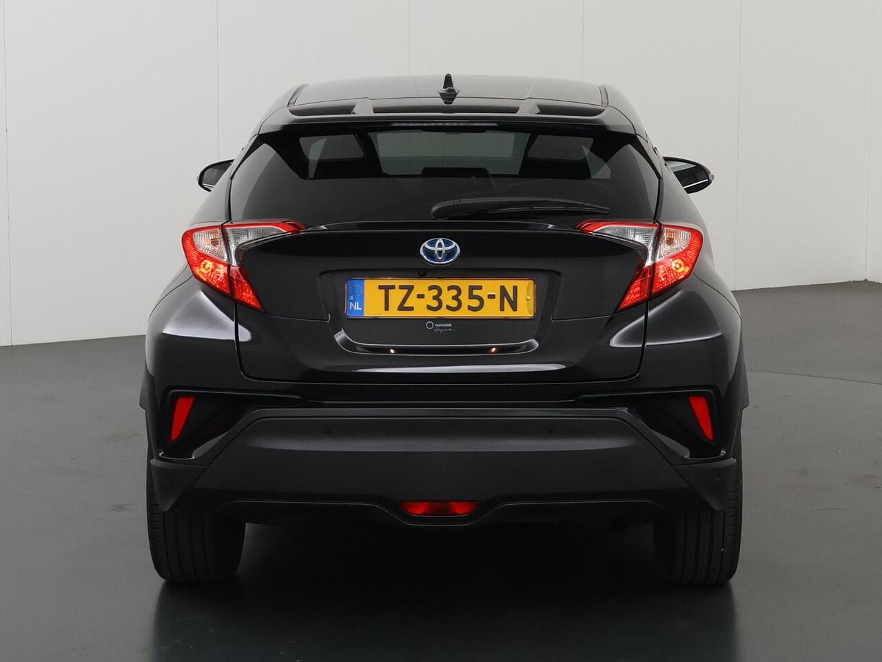 Toyota C-HR 1.8 Hybrid Adventure | Navigatie | Parkeercamera | Stoelverwarming | Keyless Go |