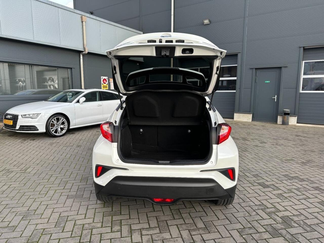Toyota C-HR 1.8i Hybride Aut. Dynamic Navi. Camera stoelverw.