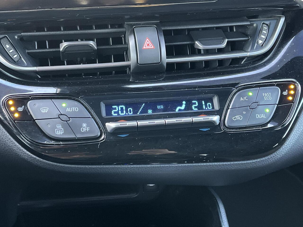 Toyota C-HR 1.8 Hybrid Bi-Tone | Navigatie | Stoelverwarming | 18 inch LM-Velgen | Trekhaak |