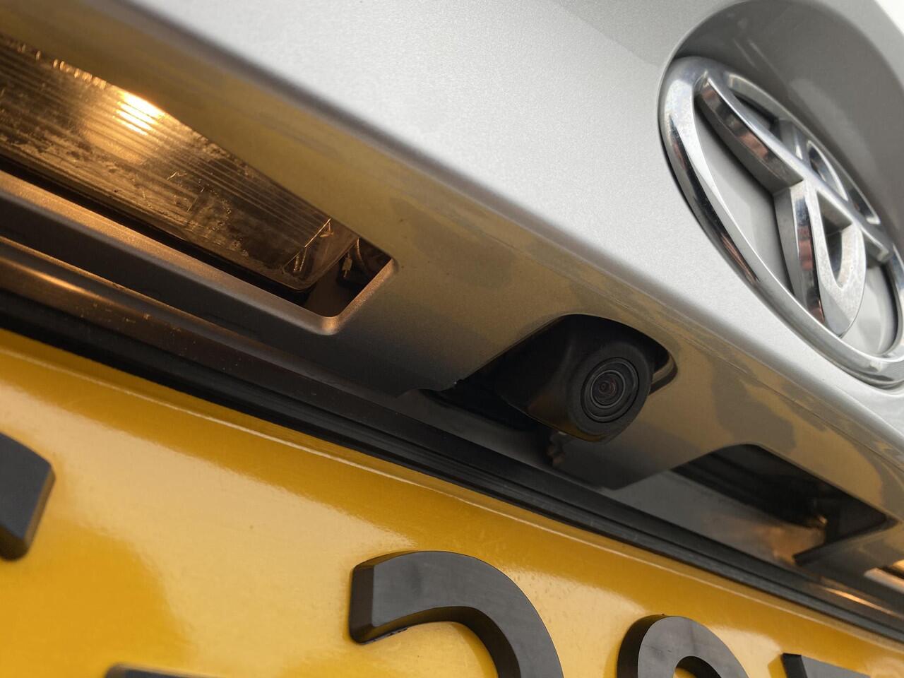 Toyota C-HR 1.2 Dynamic Nederlandse auto, Trekhaak 7-polig, stoelverwarming, navigatie, achteruitrij camera, adaptieve cruise control, keyless