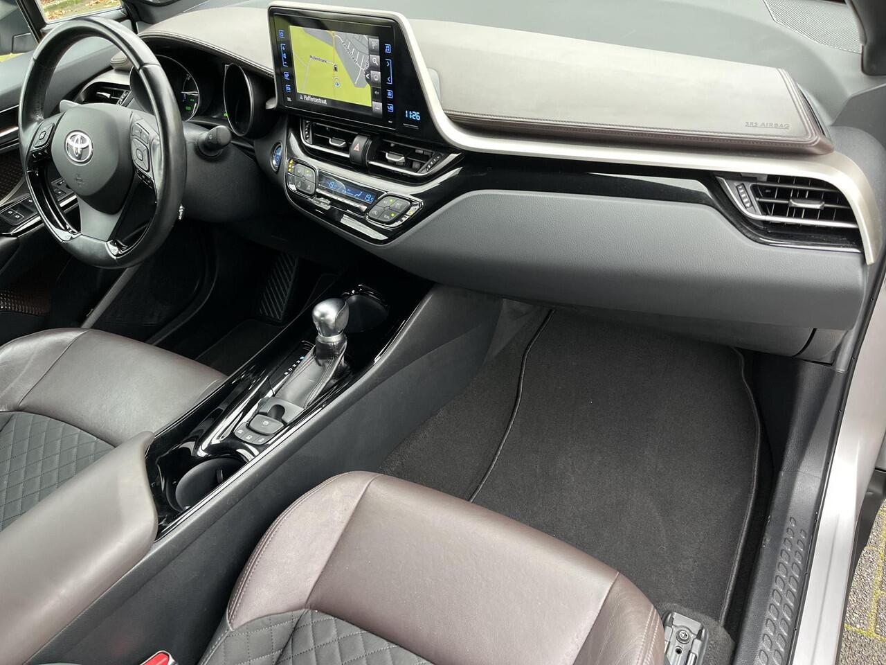 Toyota C-HR 1.8 Hybrid Executive | Stoelverwarming | Navigatie | 18 inch LM-velgen | Bluetooth |