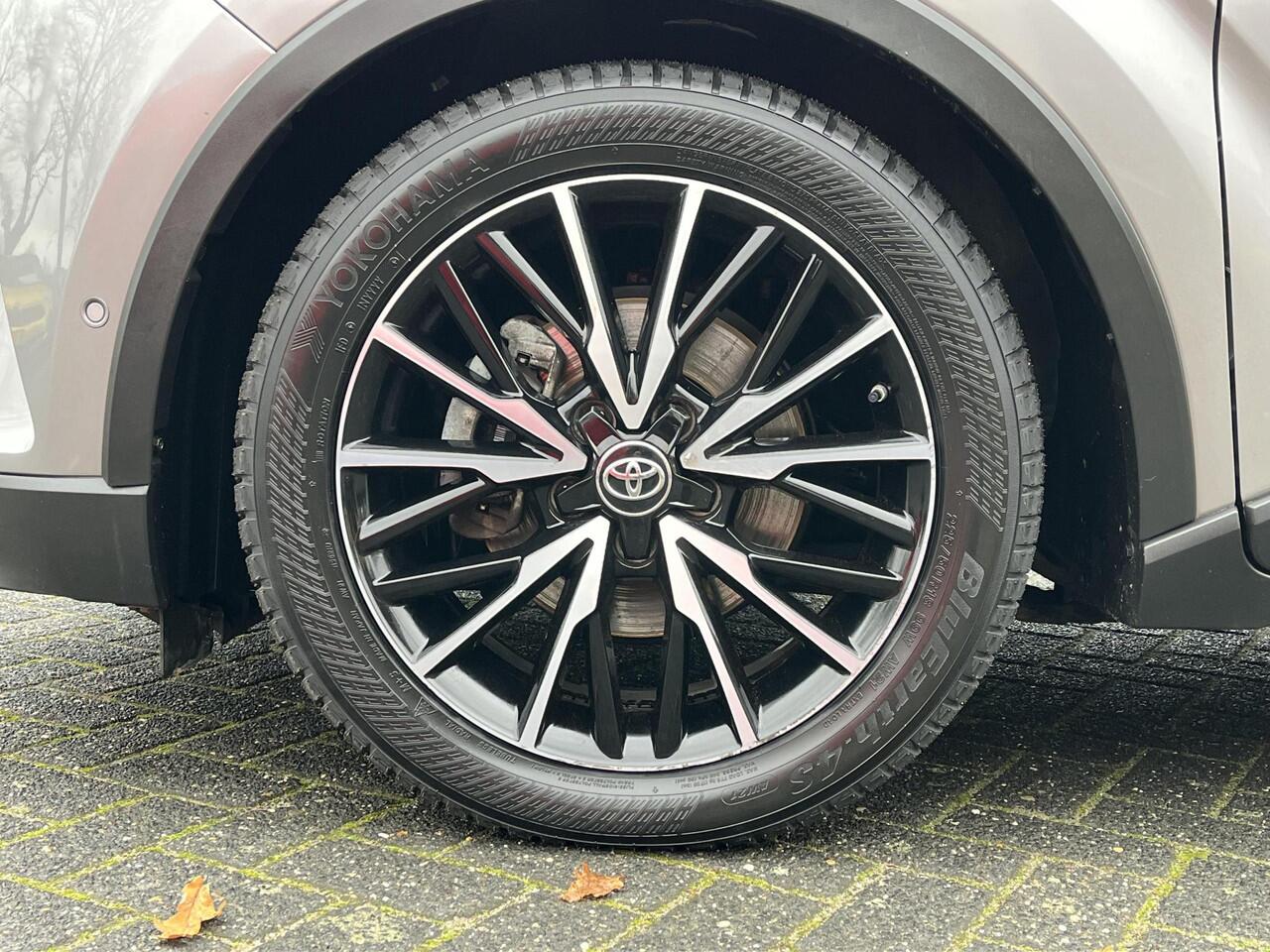 Toyota C-HR 1.8 Hybrid Executive | Stoelverwarming | Navigatie | 18 inch LM-velgen | Bluetooth |