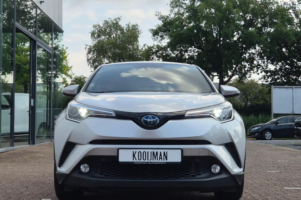 Toyota C-HR 1.8 Hybrid Style Keyless, Adaptieve cruisecontrol, Achteruitrij camera, Lage KM stand, Automaat