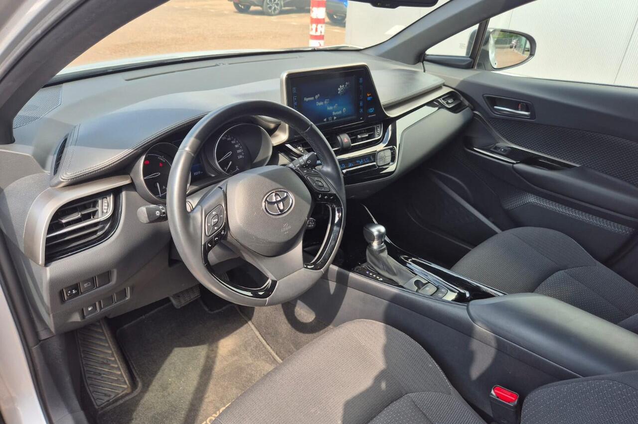 Toyota C-HR 1.8 Hybrid Style Keyless, Adaptieve cruisecontrol, Achteruitrij camera, Lage KM stand, Automaat