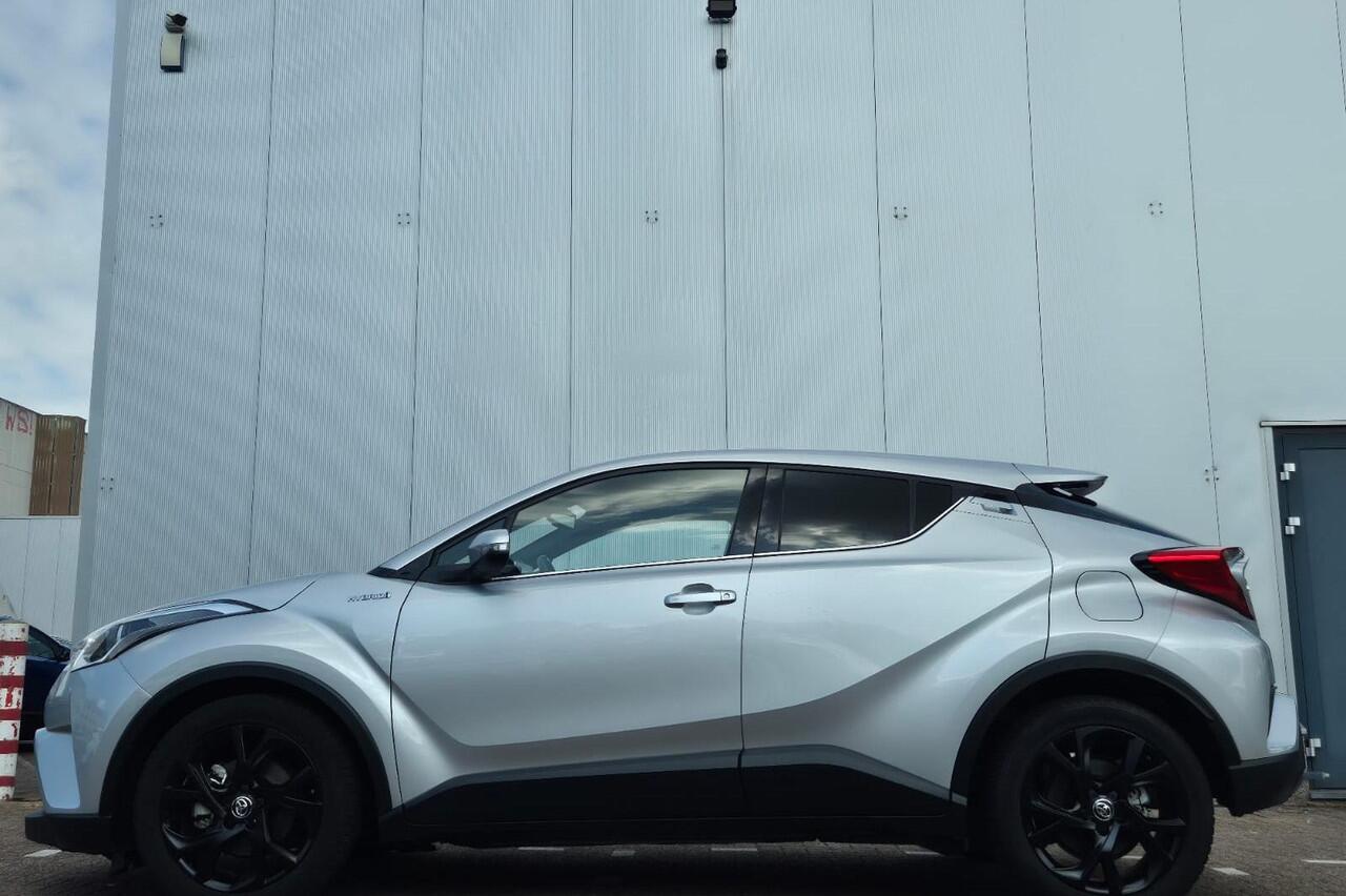 Toyota C-HR 1.8 Hybrid Style Keyless, Adaptieve cruisecontrol, Achteruitrij camera, Lage KM stand, Automaat