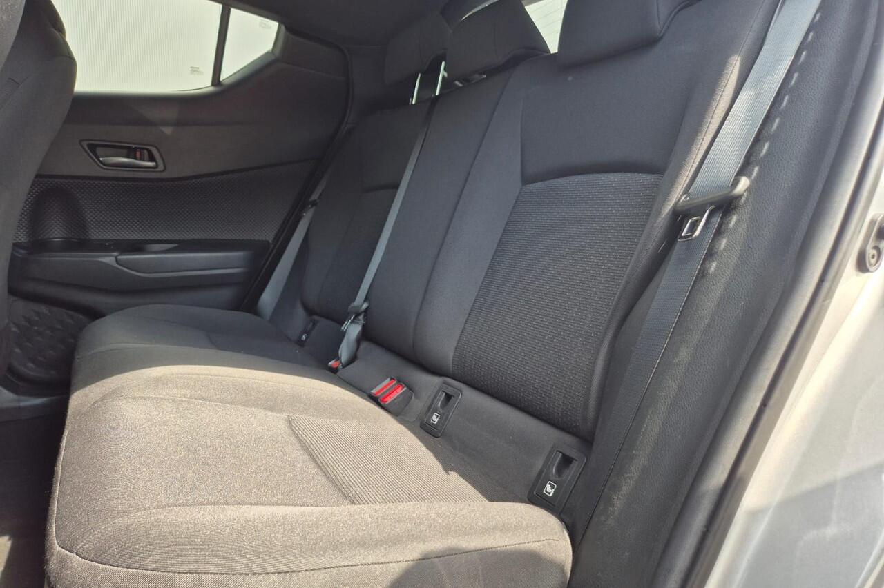 Toyota C-HR 1.8 Hybrid Style Keyless, Adaptieve cruisecontrol, Achteruitrij camera, Lage KM stand, Automaat