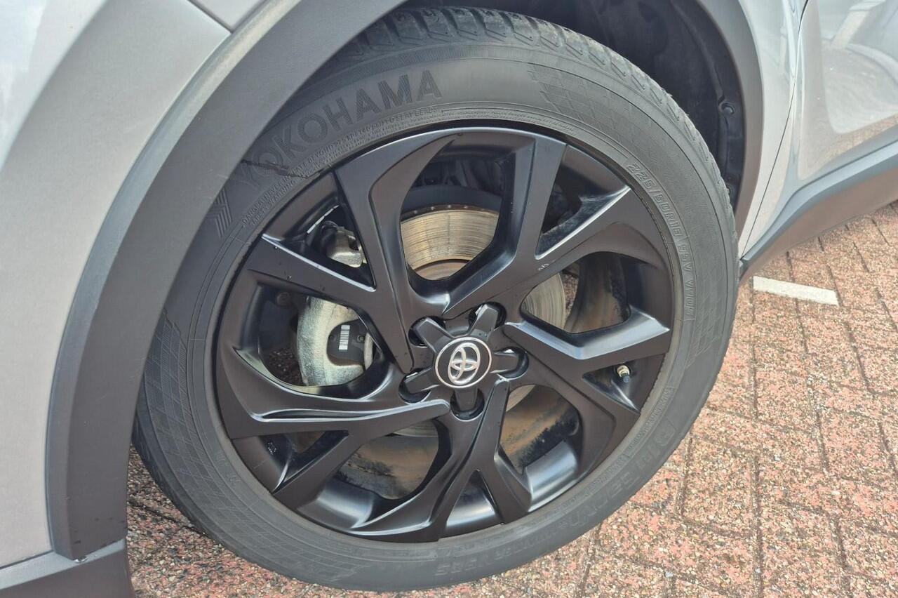 Toyota C-HR 1.8 Hybrid Style Keyless, Adaptieve cruisecontrol, Achteruitrij camera, Lage KM stand, Automaat