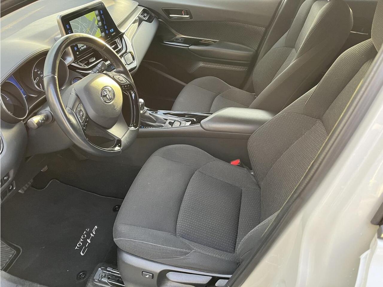 Toyota C-HR 1.8 Hybrid Style Bi-Tone | Rijklaar | NL-Auto | Navi | Stoel en stuurverwarming | Parkeersensoren