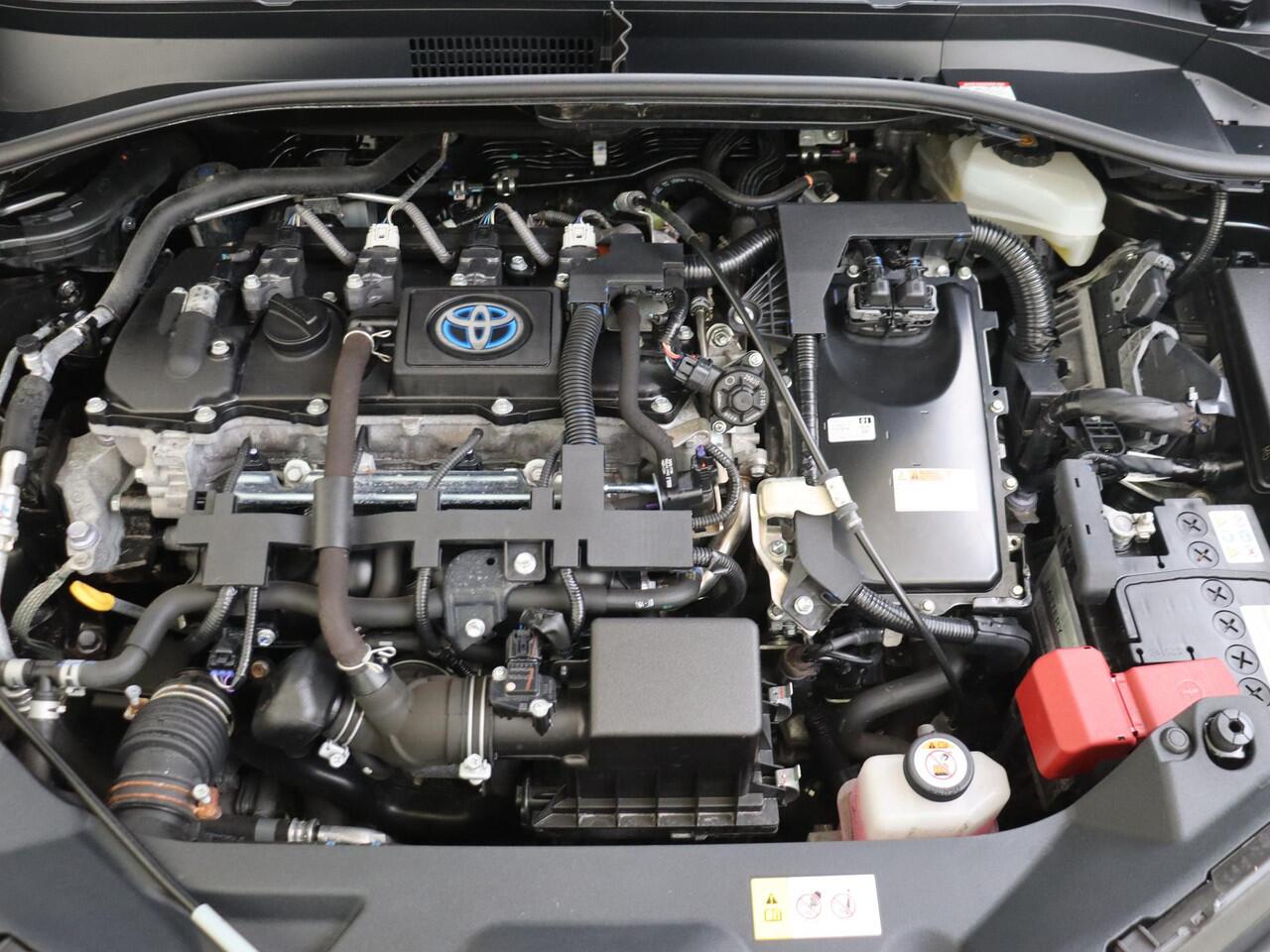 Toyota C-HR 1.8 Hybrid 116 PK Dynamic Sport Automaat | Navigatie | Camera | Stoelverwarming