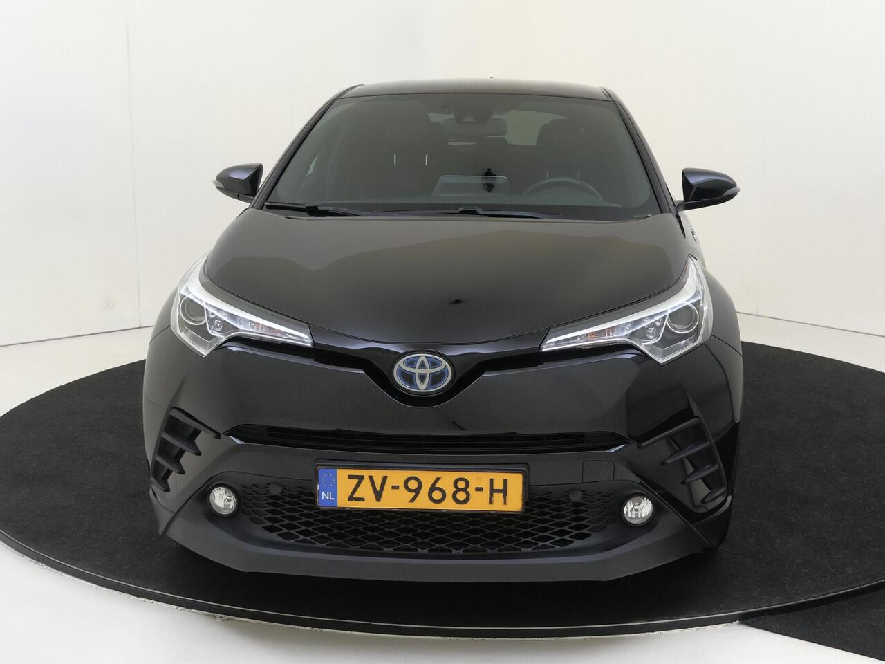 Toyota C-HR 1.8 Hybrid 116 PK Dynamic Sport Automaat | Navigatie | Camera | Stoelverwarming