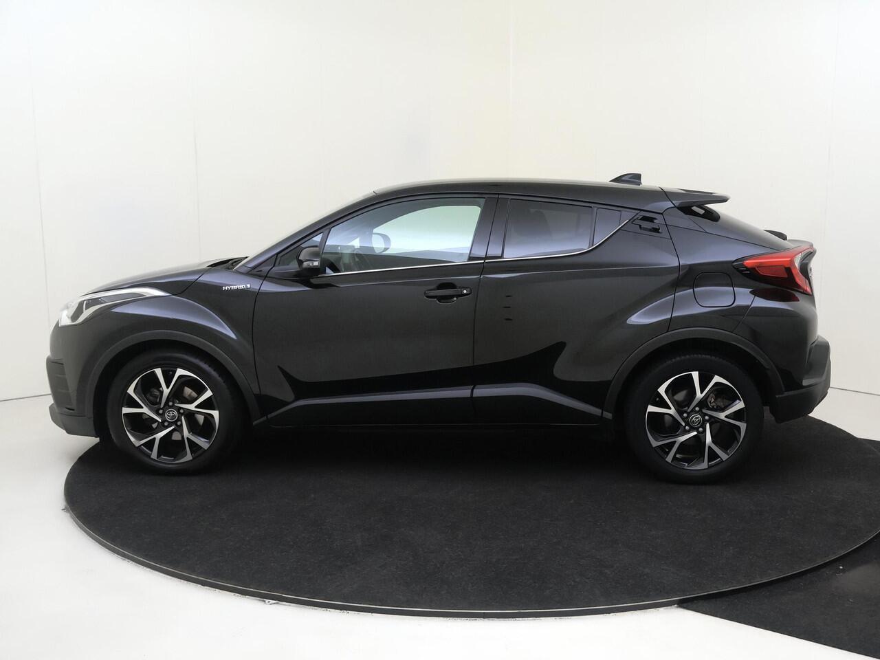 Toyota C-HR 1.8 Hybrid 116 PK Dynamic Sport Automaat | Navigatie | Camera | Stoelverwarming