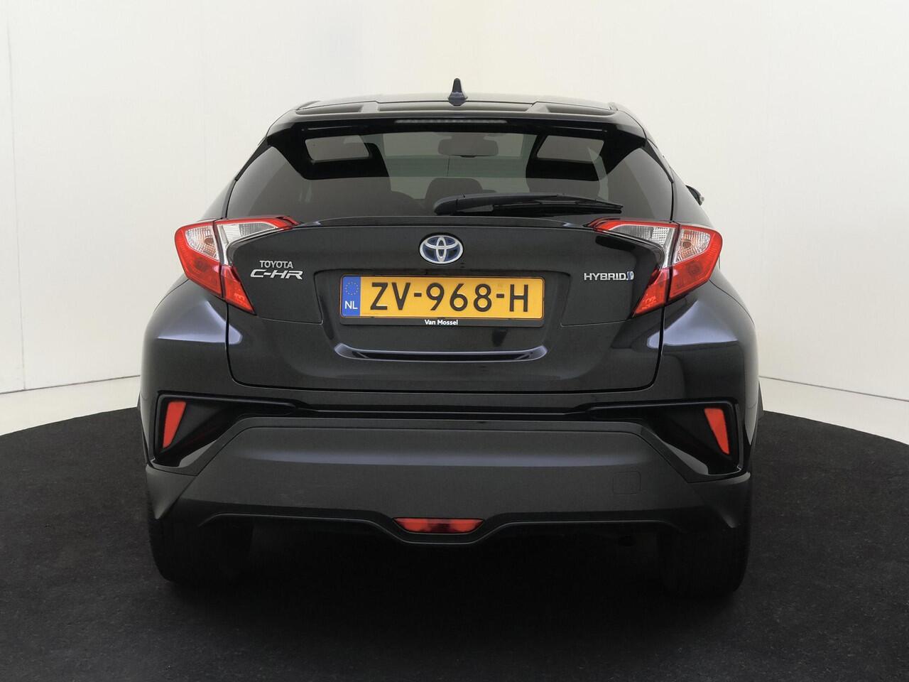 Toyota C-HR 1.8 Hybrid 116 PK Dynamic Sport Automaat | Navigatie | Camera | Stoelverwarming