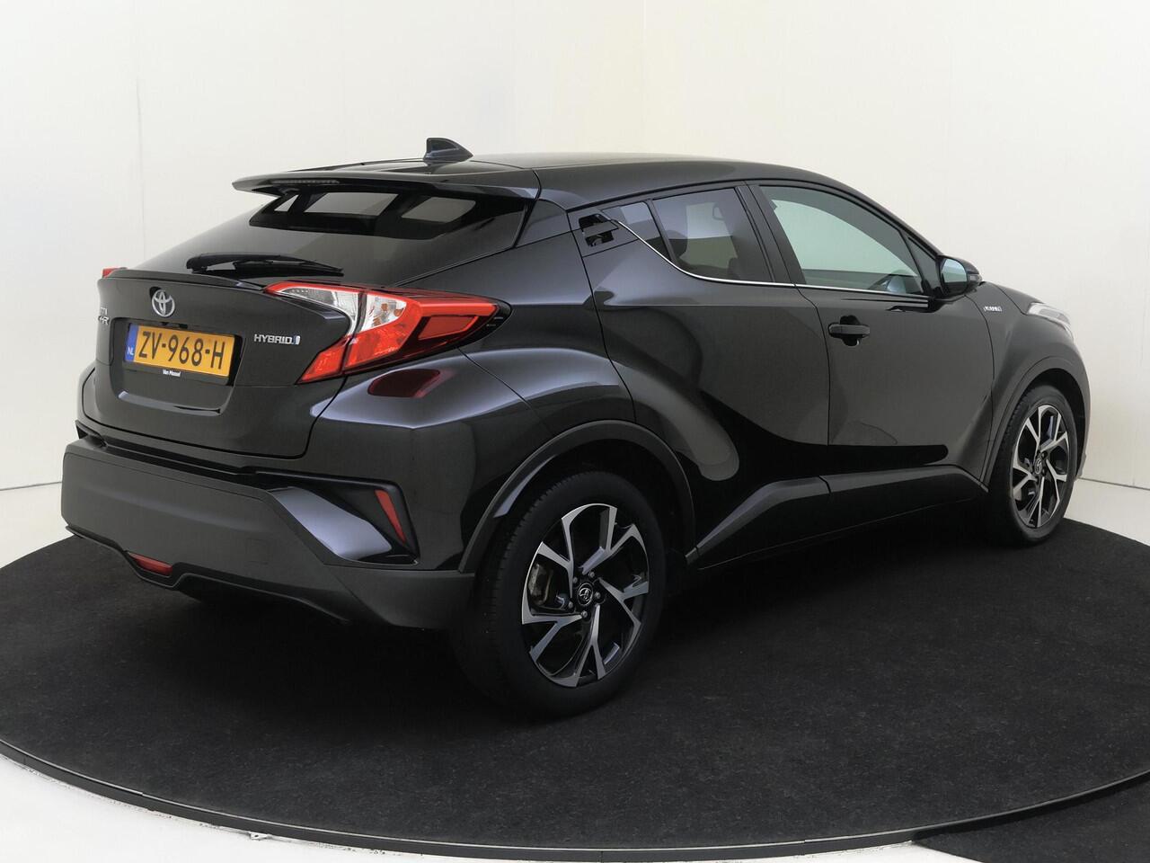 Toyota C-HR 1.8 Hybrid 116 PK Dynamic Sport Automaat | Navigatie | Camera | Stoelverwarming