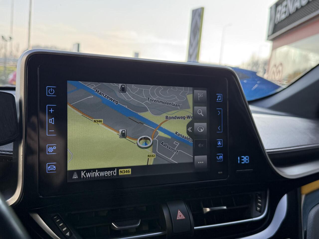 Toyota C-HR 1.8 Hybrid Executive | NAP | Navigatie | Achteruitrijcamera | Stoelverwarming | Climate Control | Cruise Control | Lichtmetaal | Dodehoek detectie |