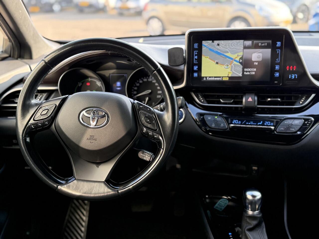 Toyota C-HR 1.8 Hybrid Executive | NAP | Navigatie | Achteruitrijcamera | Stoelverwarming | Climate Control | Cruise Control | Lichtmetaal | Dodehoek detectie |