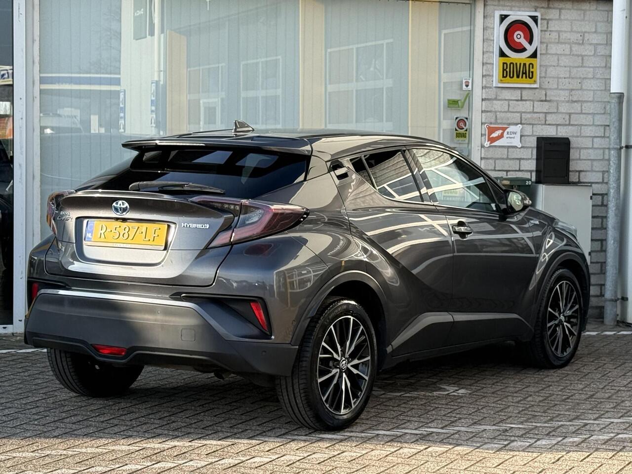 Toyota C-HR 1.8 Hybrid Executive | NAP | Navigatie | Achteruitrijcamera | Stoelverwarming | Climate Control | Cruise Control | Lichtmetaal | Dodehoek detectie |