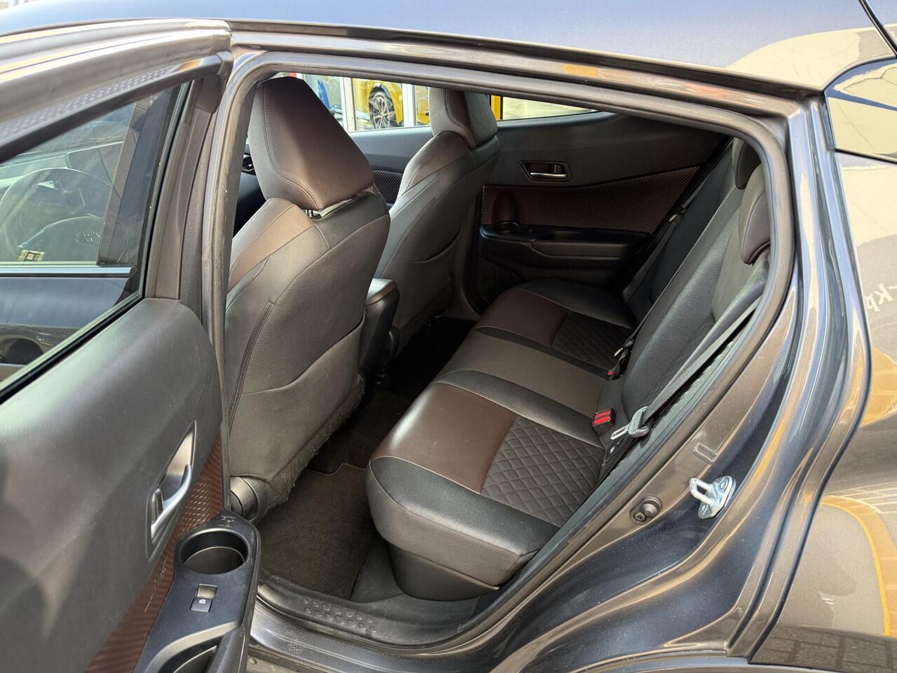 Toyota C-HR 1.8 Hybrid Executive | NAP | Navigatie | Achteruitrijcamera | Stoelverwarming | Climate Control | Cruise Control | Lichtmetaal | Dodehoek detectie |