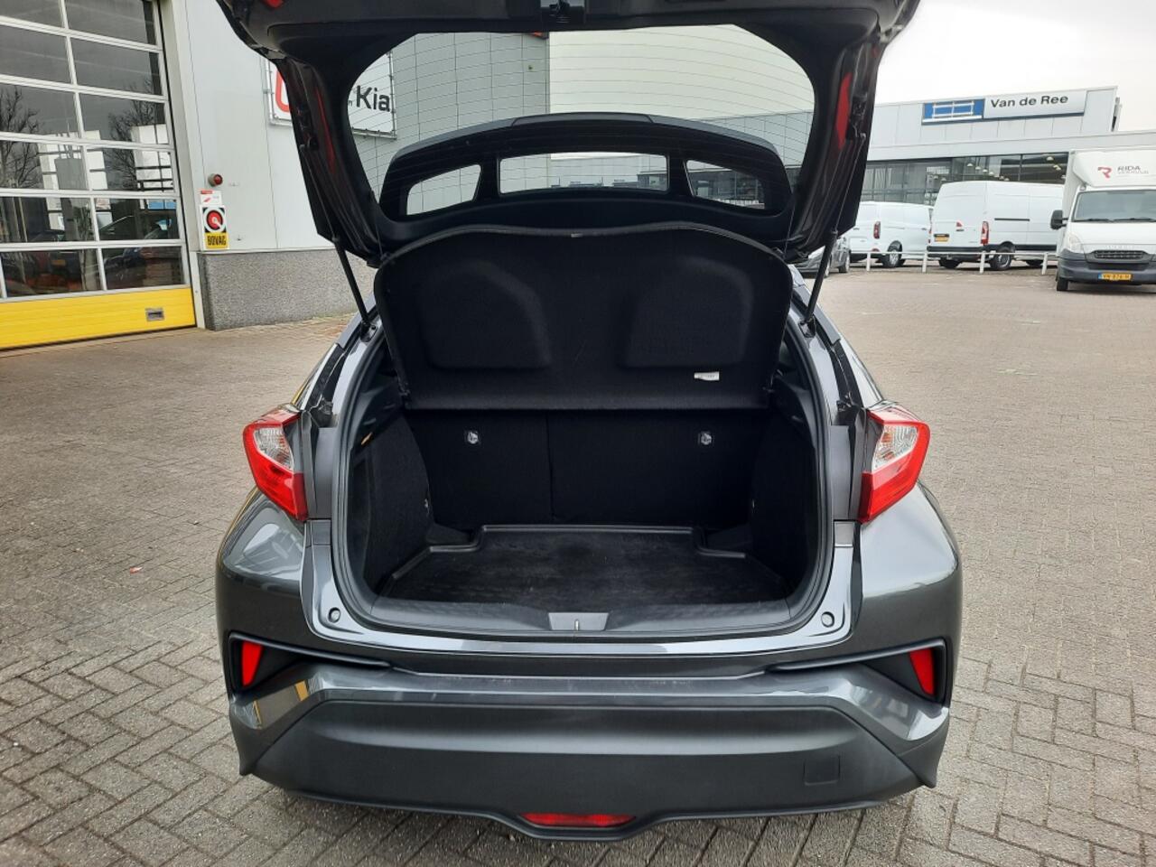 Toyota C-HR 1.8 Hybrid Bus Intro