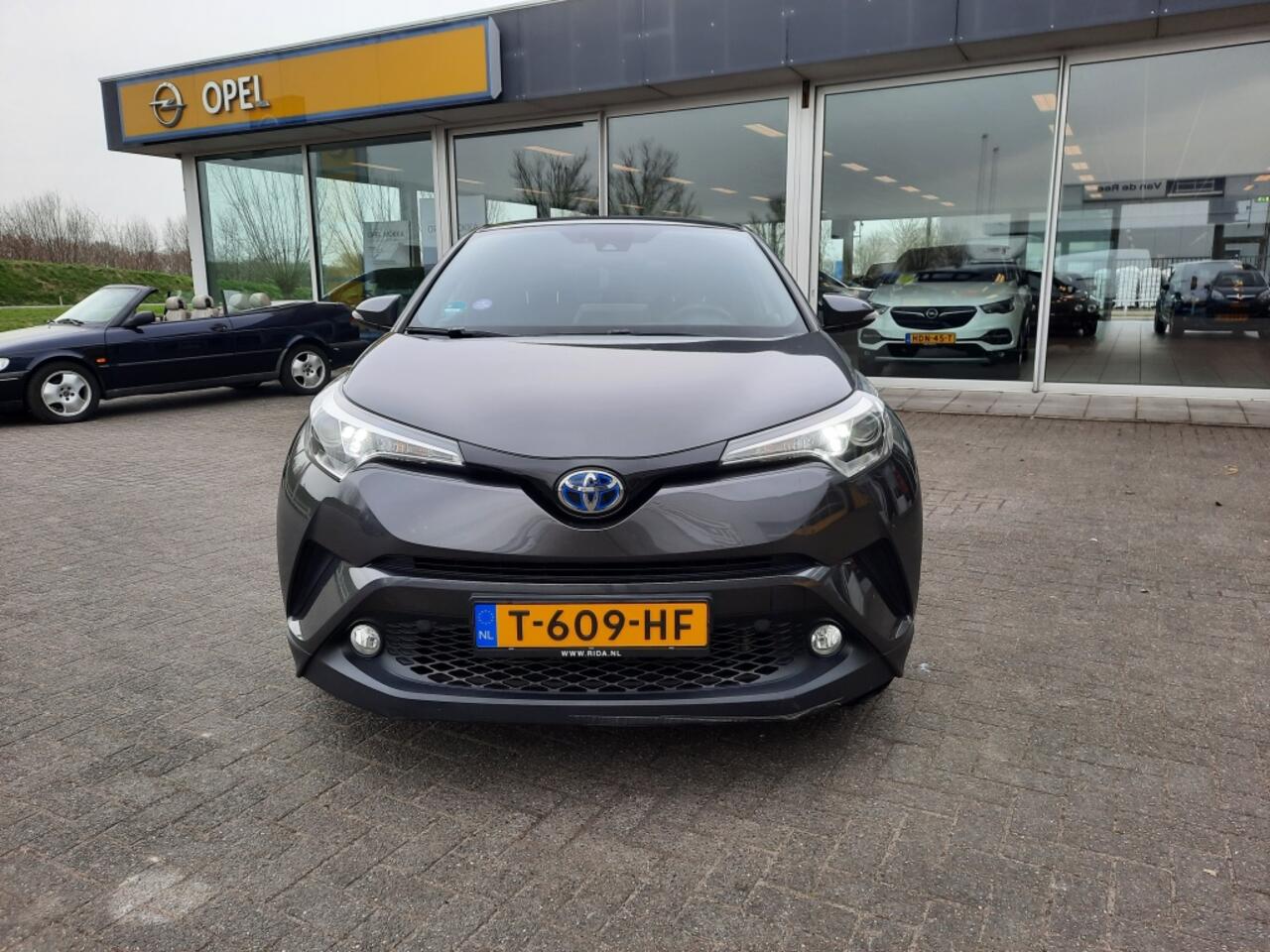 Toyota C-HR 1.8 Hybrid Bus Intro