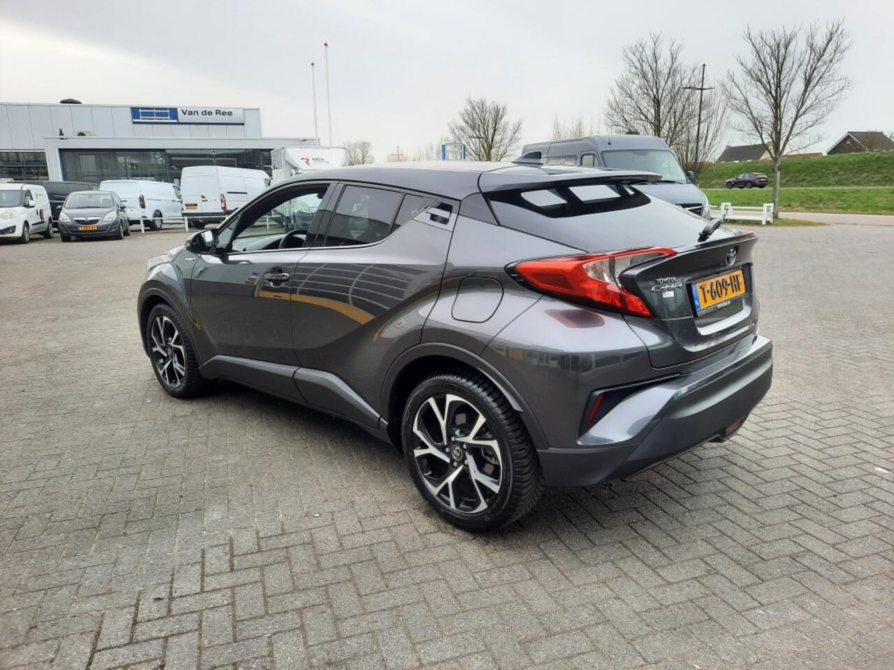 Toyota C-HR 1.8 Hybrid Bus Intro