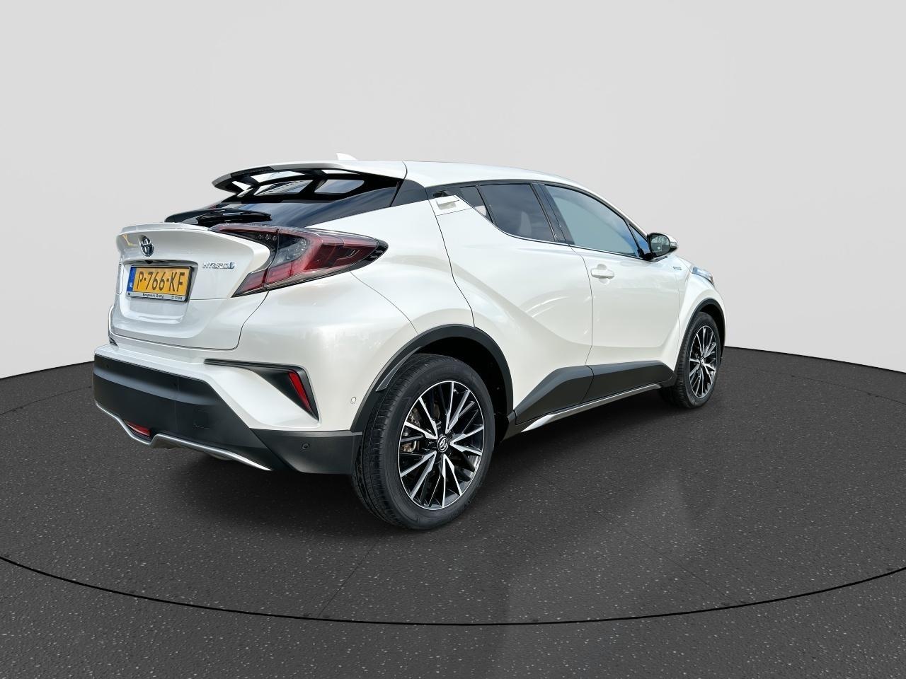 Toyota C-HR 1.8 Hybrid Executive Ultimate RIJKLAAR | Navigatie | PDC | Camera | Trekhaak | Blind Spot