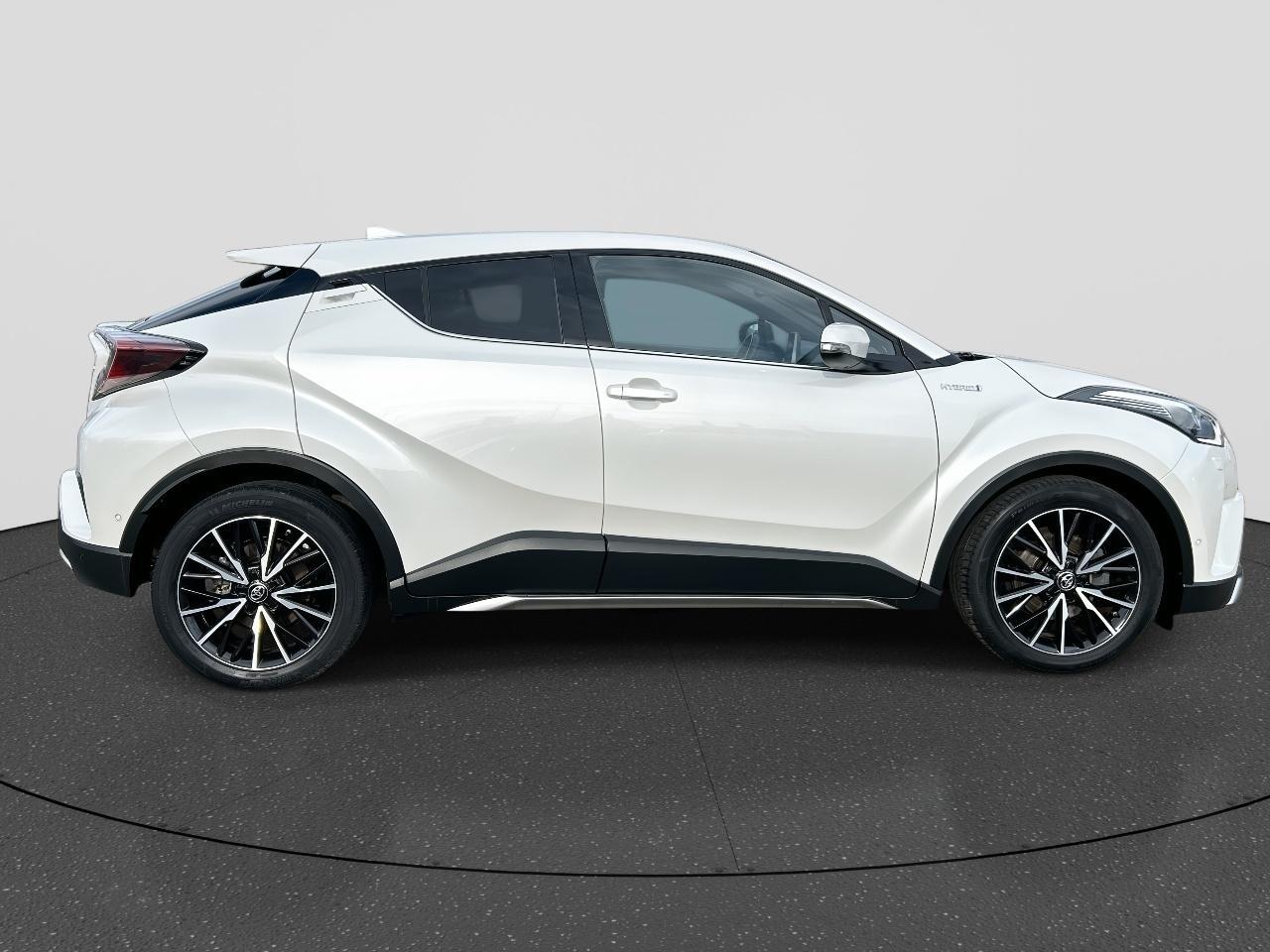 Toyota C-HR 1.8 Hybrid Executive Ultimate RIJKLAAR | Navigatie | PDC | Camera | Trekhaak | Blind Spot