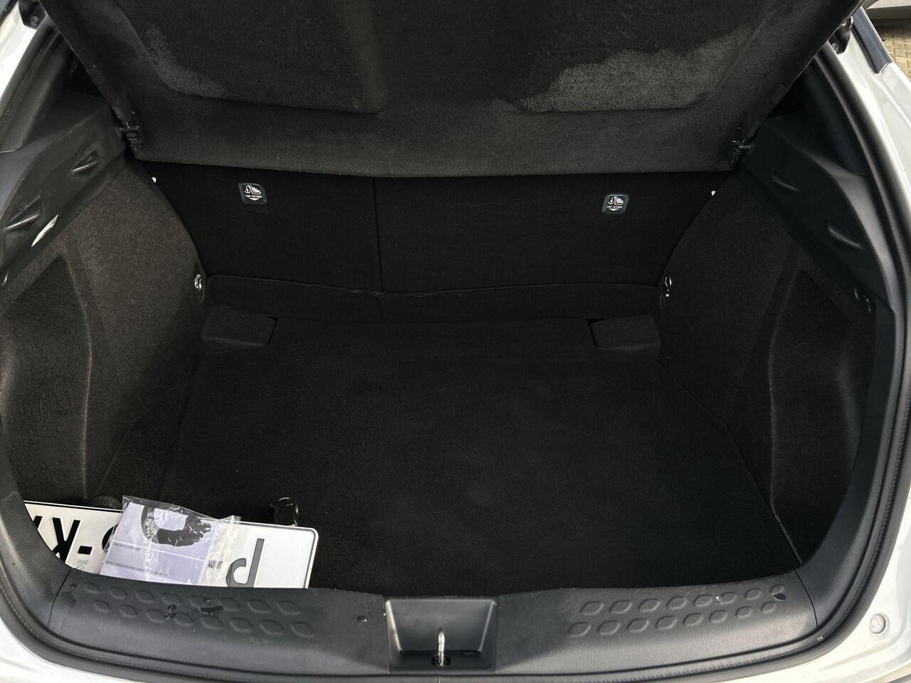 Toyota C-HR 1.8 Hybrid Executive Ultimate RIJKLAAR | Navigatie | PDC | Camera | Trekhaak | Blind Spot