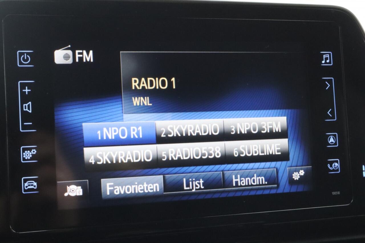 Toyota C-HR 1.8 Hybrid Style Bi-Tone | Parkeersensoren | Stoelverwarming