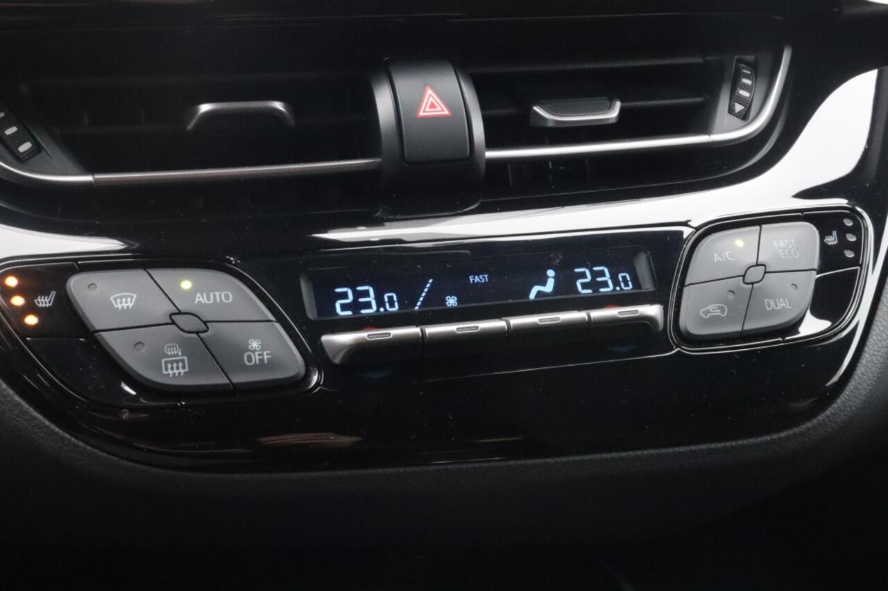 Toyota C-HR 1.8 Hybrid Style Bi-Tone | Parkeersensoren | Stoelverwarming