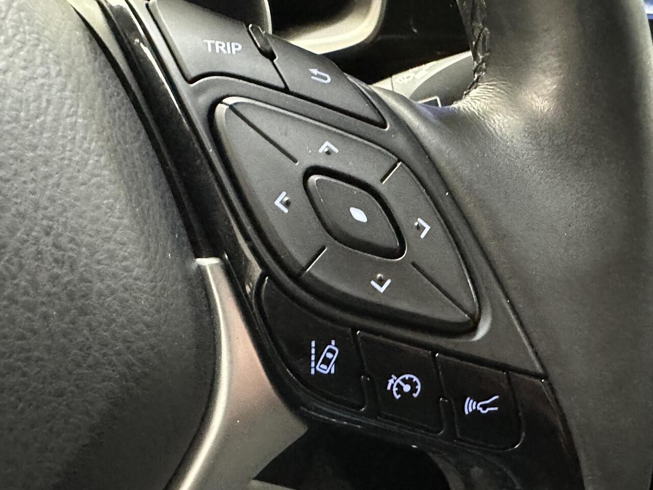 Toyota C-HR 1.8 Hybrid Dynamic | Stoel/stuurwielverwarming | Dode hoek detector | 18'' LM velgen | Dealer onderhouden |