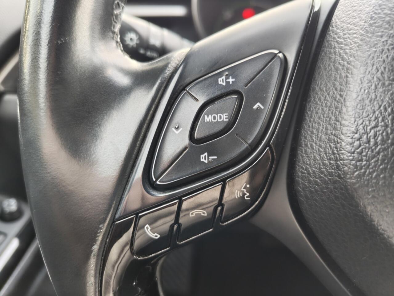 Toyota C-HR 1.8 Hybrid Executive | Navi | Sensoren v/a | Half Leder | Stoelv