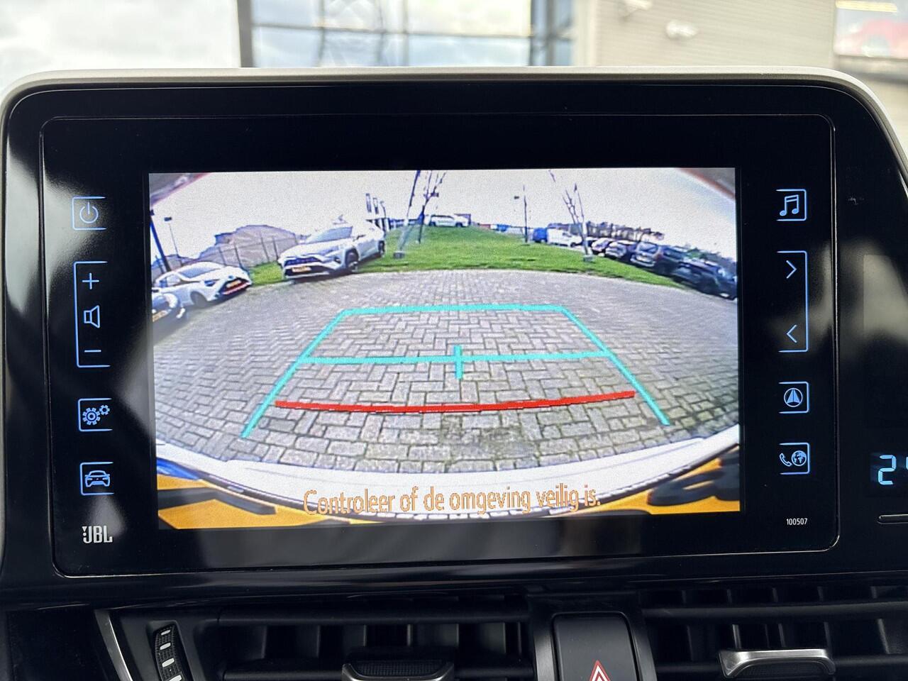 Toyota C-HR 1.8 Hybrid Executive Ultimate **DODEHOEK DETECTIE/ STUURVERWARMING/ JBL AUDIO/ PARKEERSENSOREN**