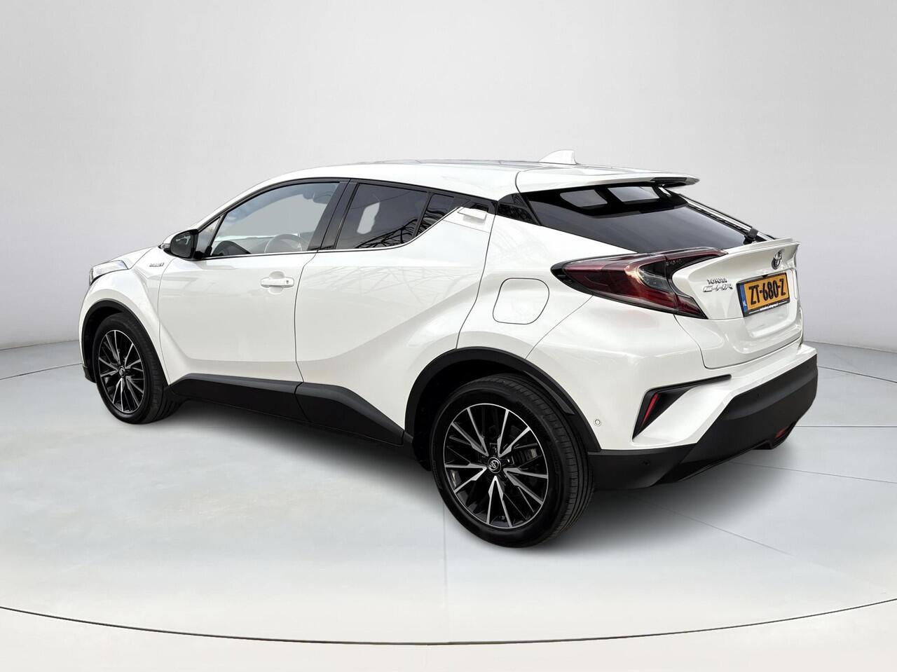 Toyota C-HR 1.8 Hybrid Executive Ultimate **DODEHOEK DETECTIE/ STUURVERWARMING/ JBL AUDIO/ PARKEERSENSOREN**