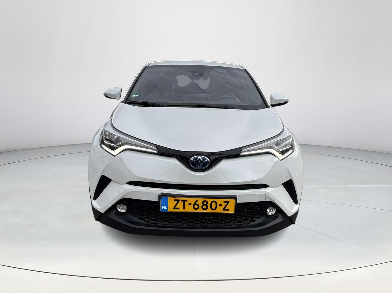 Toyota C-HR 1.8 Hybrid Executive Ultimate **DODEHOEK DETECTIE/ STUURVERWARMING/ JBL AUDIO/ PARKEERSENSOREN**