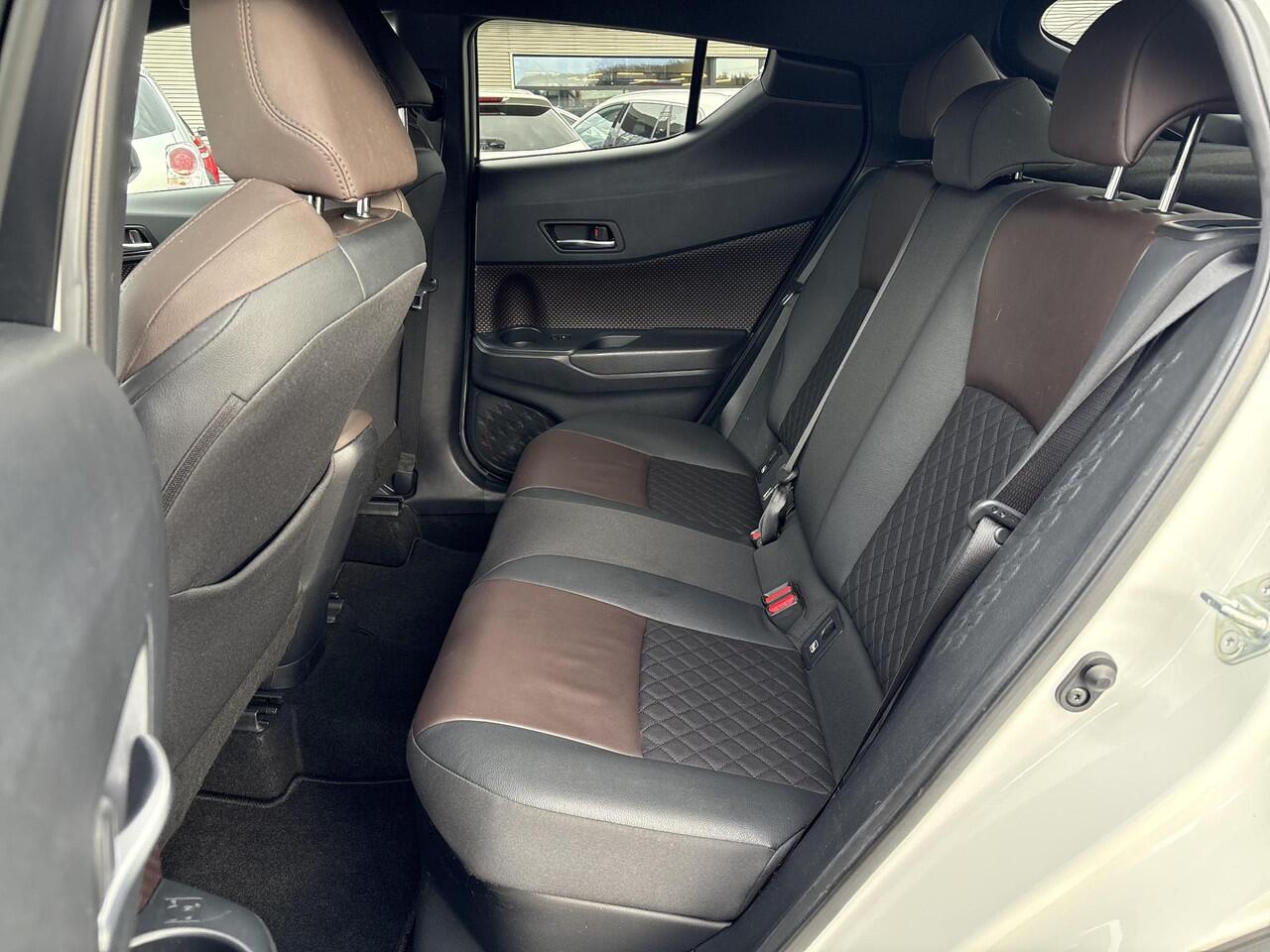 Toyota C-HR 1.8 Hybrid Executive Ultimate **DODEHOEK DETECTIE/ STUURVERWARMING/ JBL AUDIO/ PARKEERSENSOREN**