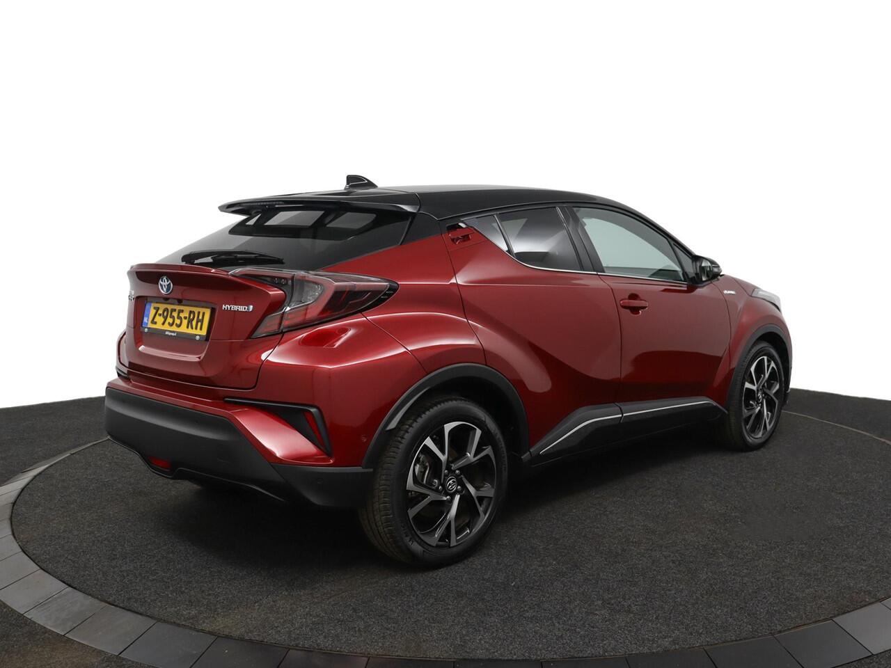 Toyota C-HR 1.8 Hybrid Executive Ultimate | Leder Alcantara | JBL Audio | Navigatie | Adaptieve Cruise Control |