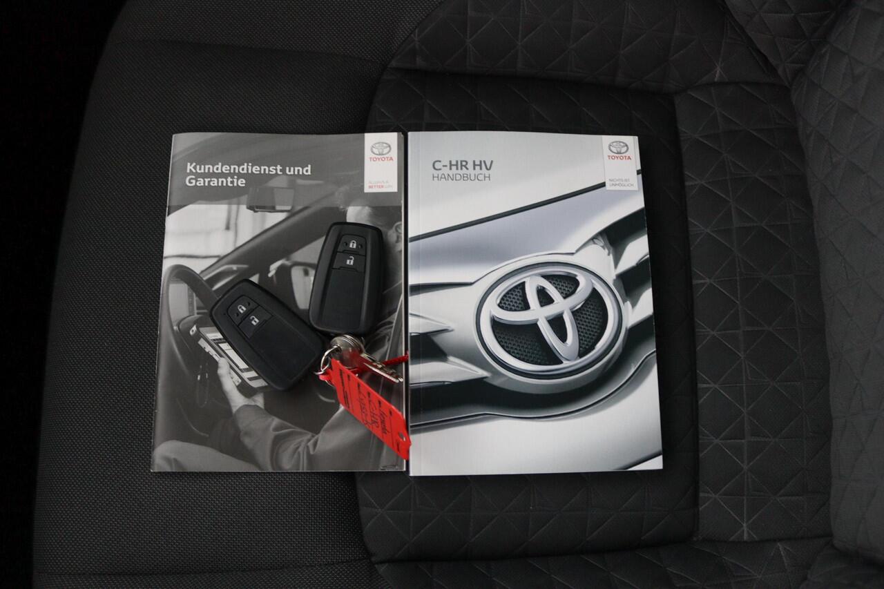Toyota C-HR 2.0 Hybrid First Edition | Stoel en stuurverwarming | Trekhaak | Parkeersensoren |