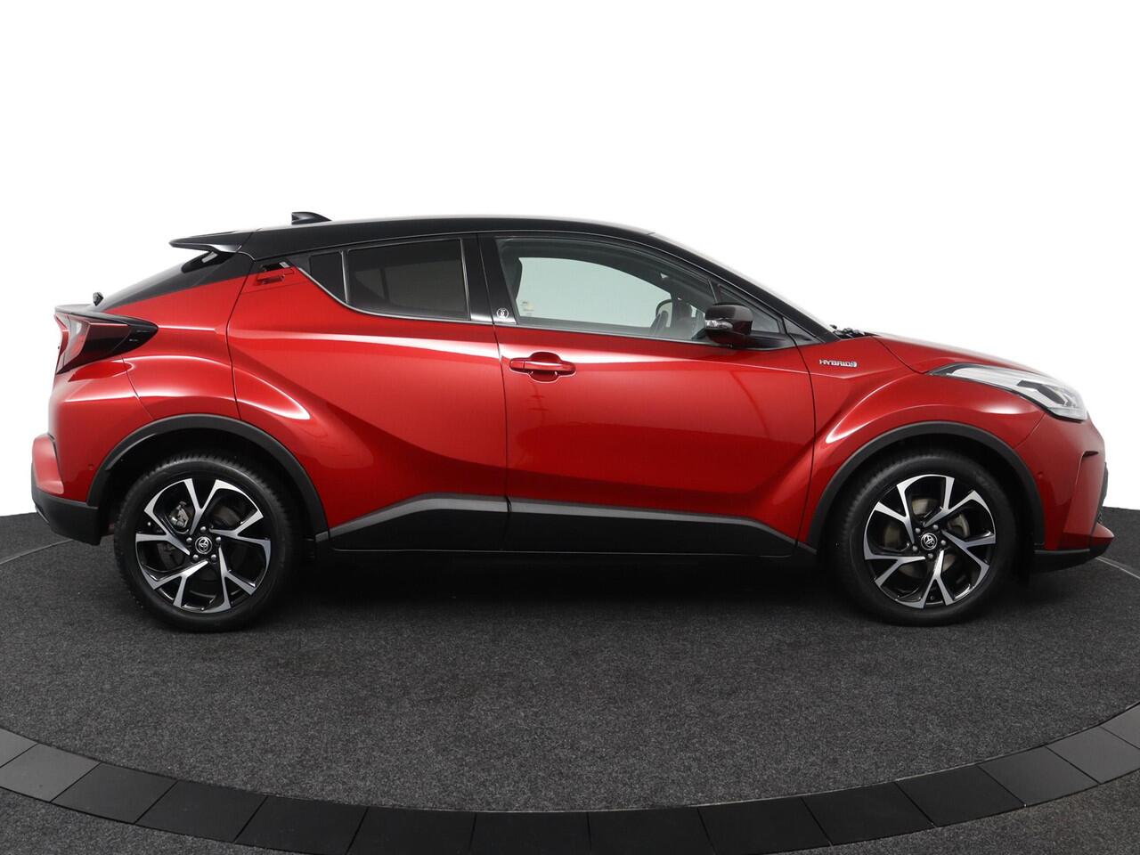 Toyota C-HR 1.8 Hybrid Bi-Tone Plus | Apple Carplay/Android Auto | Parkeersensoren | Stoel/Stuurverwarming |