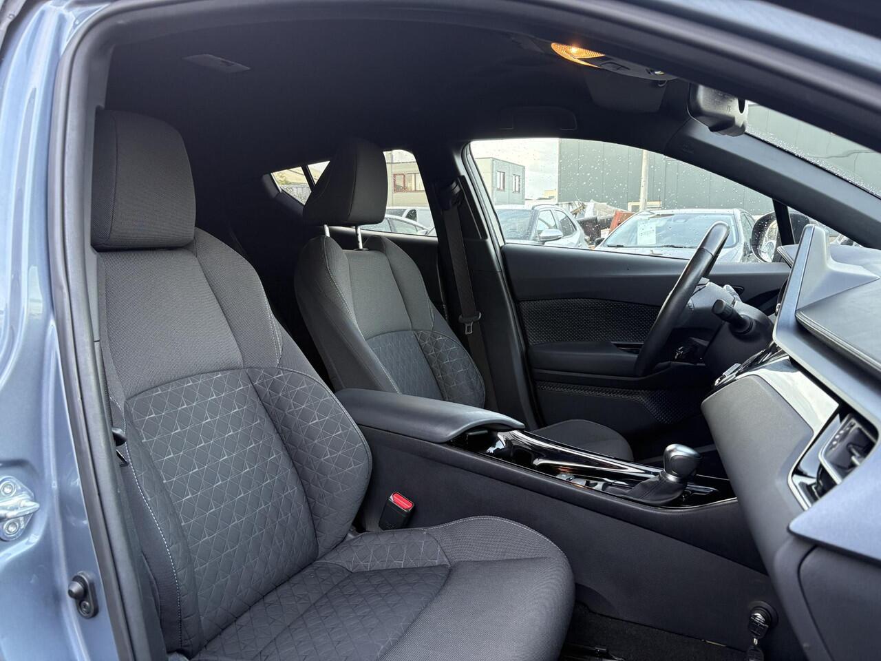 Toyota C-HR 1.8 Hybrid Bi-Tone | Stuurverwarming | Achteruitrijcamera |