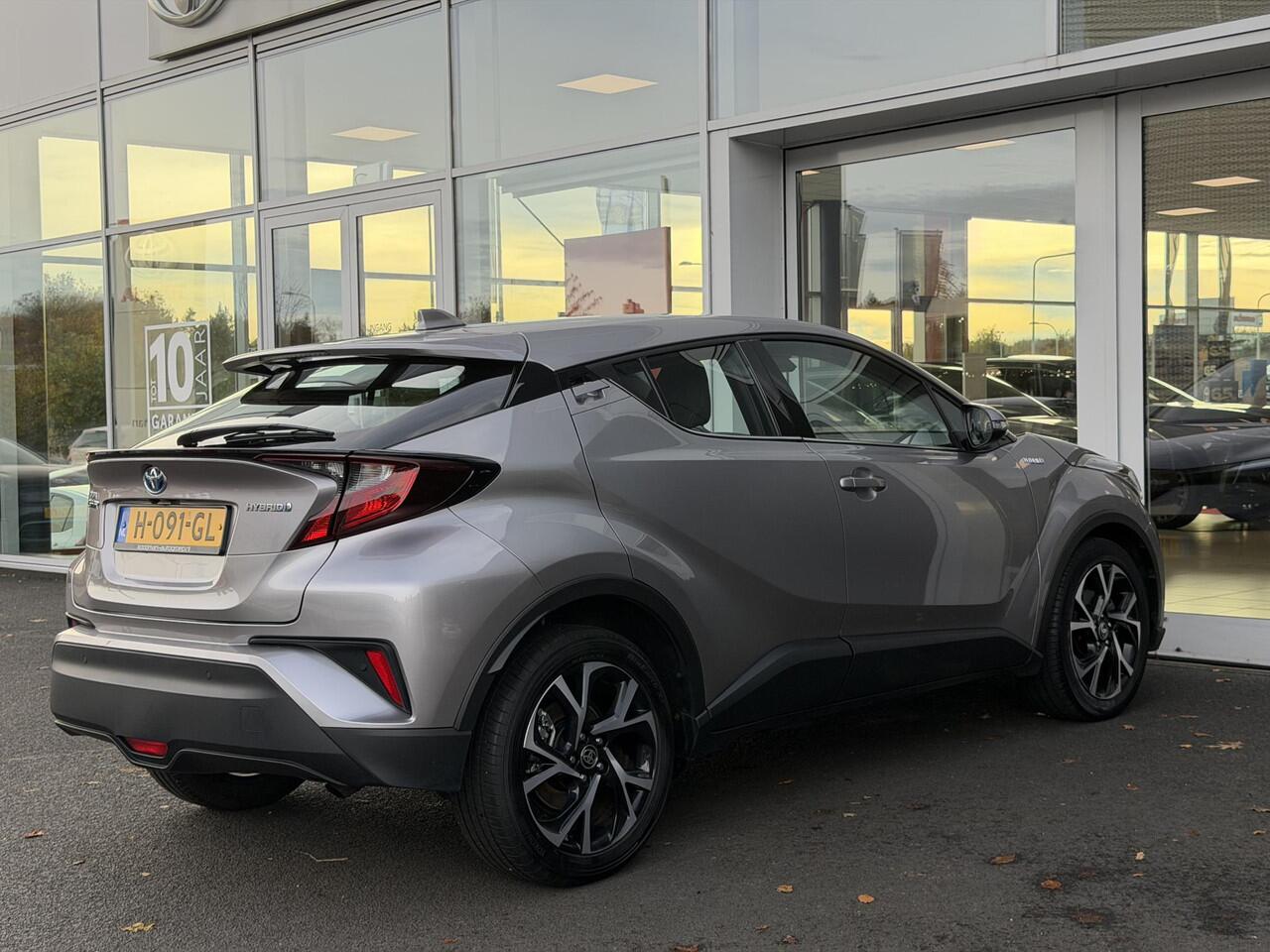 Toyota C-HR 1.8 Hybrid Dynamic Apple/Android CarPlay | Parkeersensoren | 18 inch | Navigatie